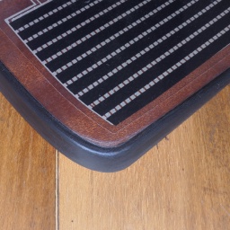 Since the spray paint was quite glossy and I wanted a more matte look, I've buffed it with some scotch-brite.